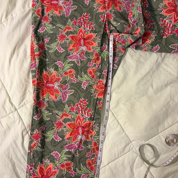 Sag Harbor Stretch Capri Pants Womens 14 Green Pink Orange Floral Pockets - Picture 9 of 9